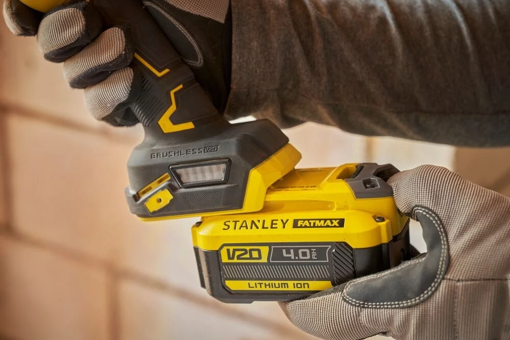 STANLEY FatMax SFMCG710B Kampinis šlifuoklis