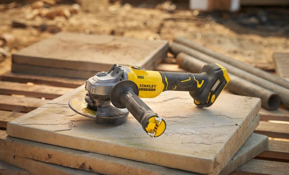 STANLEY FatMax SFMCG710B Kampinis šlifuoklis