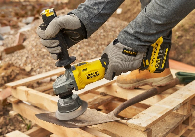 STANLEY FatMax SFMCG710B Kampinis šlifuoklis