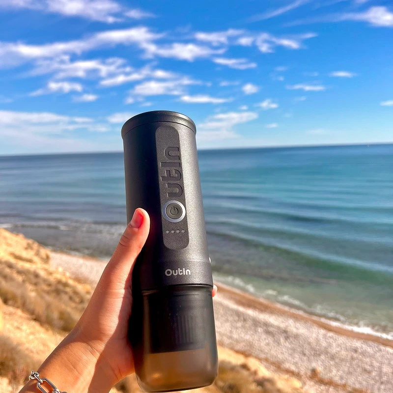 OUTIN NANO rankinis espresso kavos aparatas, pilka (Ekspozicinė prekė)