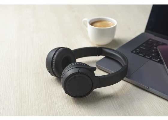 Kensington H1050 belaidės ausinės ant darbinio stalo