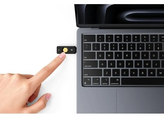 „Kensington“ saugos raktas „VeriMark NFC+USB-C“ (FIDO2 2 lygis) (K64739WW)