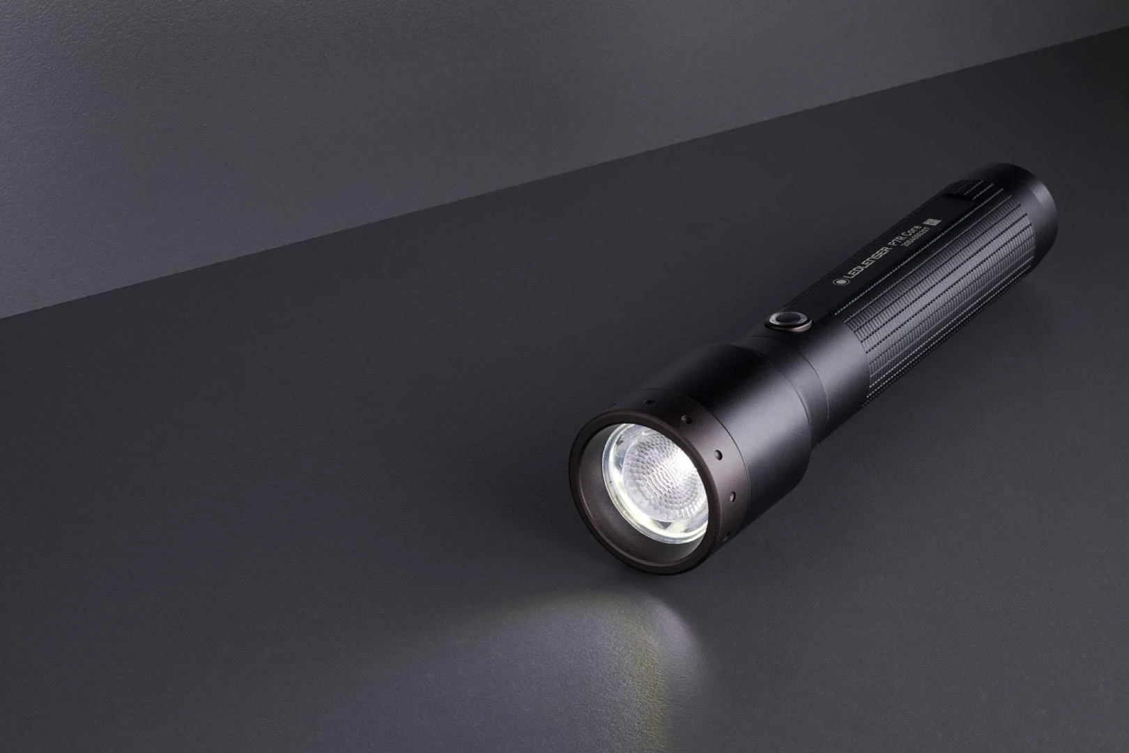 LED Lenser Žibintuvėlis LEDLENSER P7R Core 502181