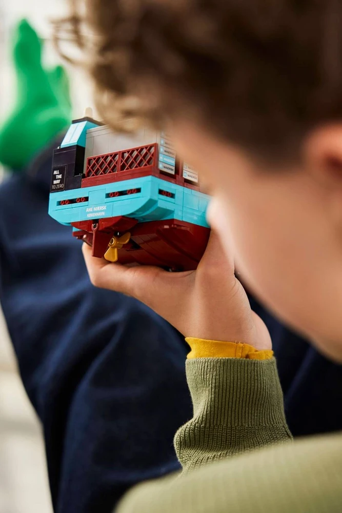 LEGO Kontenerowiec su Napędem Dual-Fuel Maersk 40955