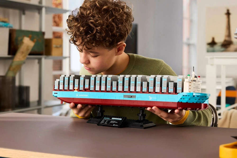 LEGO Kontenerowiec su Napędem Dual-Fuel Maersk 40955