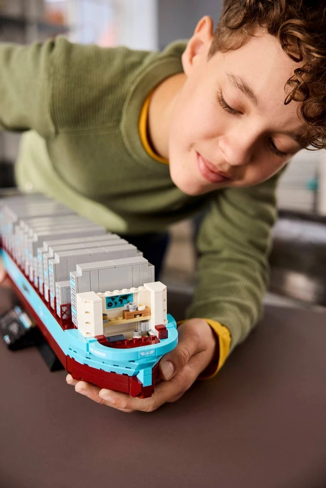 LEGO Kontenerowiec su Napędem Dual-Fuel Maersk 40955