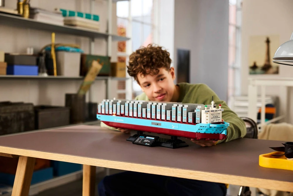 LEGO Kontenerowiec su Napędem Dual-Fuel Maersk 40955