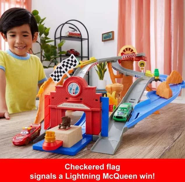 Mattel „Disney Cars“ – Radiator Springs lenktynių ir gelbėjimo gelbėjimo kelio lenktynių rinkinys su 4 žaisliniais automobiliais (JFL57)