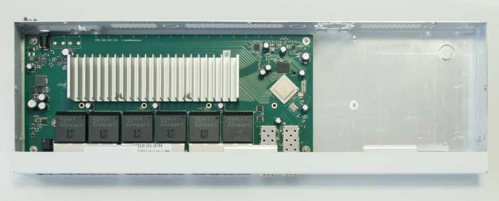 Šakotuvas „Mikrotik CRS326-24g-2s+rm“ valdomas tinklo jungtis, l2 gigabitinis eternetas (10/100/1000), pilkas