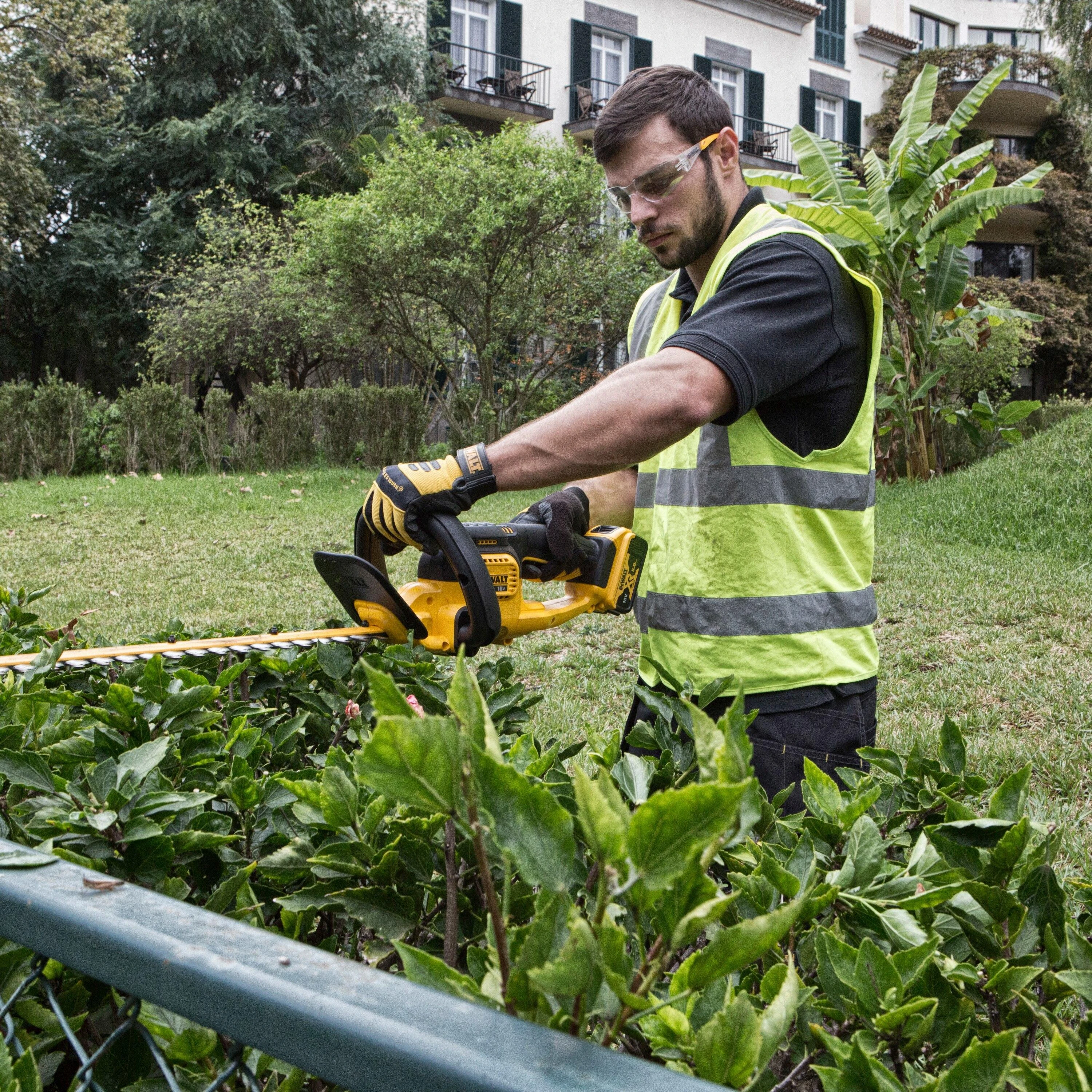 Akumuliatorinės gyvatvorių žirklės Dewalt DCM563P1