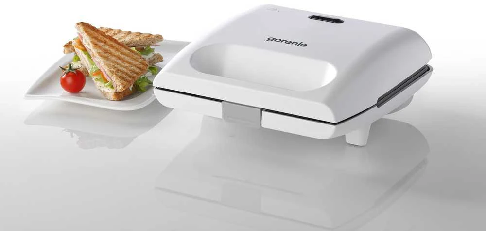 Sumuštinių keptuvas Gorenje | Sumuštinių keptuvė | SM701GCW | Lėkščių skaičius: 1 | Panini sumuštinių keptuvė | Tešlos formų skaičius: 1 | 700 W | Baltas