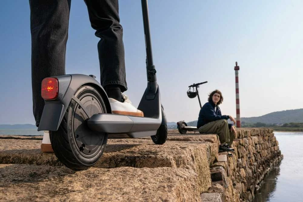 Ninebot by Segway Kickscooter E2 PRO E, Juodas | Segway