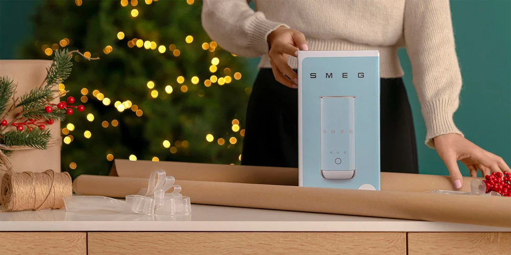 Smeg MFF02BLEU Pieno plakiklis arba šildytuvas Automatinis pieno plakiklis / šildytuvas Juoda