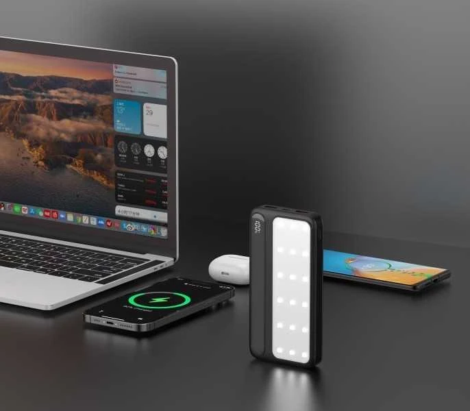 Rebeltec P20 išorinė baterija su LED apšvietimu