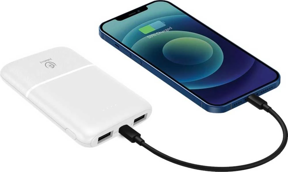 „Rebeltec Powerbank P5“ (5000 mAh 10 W), 10 W išvesties galiukas užtikrina greitą ir stabilų suderinamų įrenginių įkrovimą, vienu metu įkraunant 3 įrenginius.