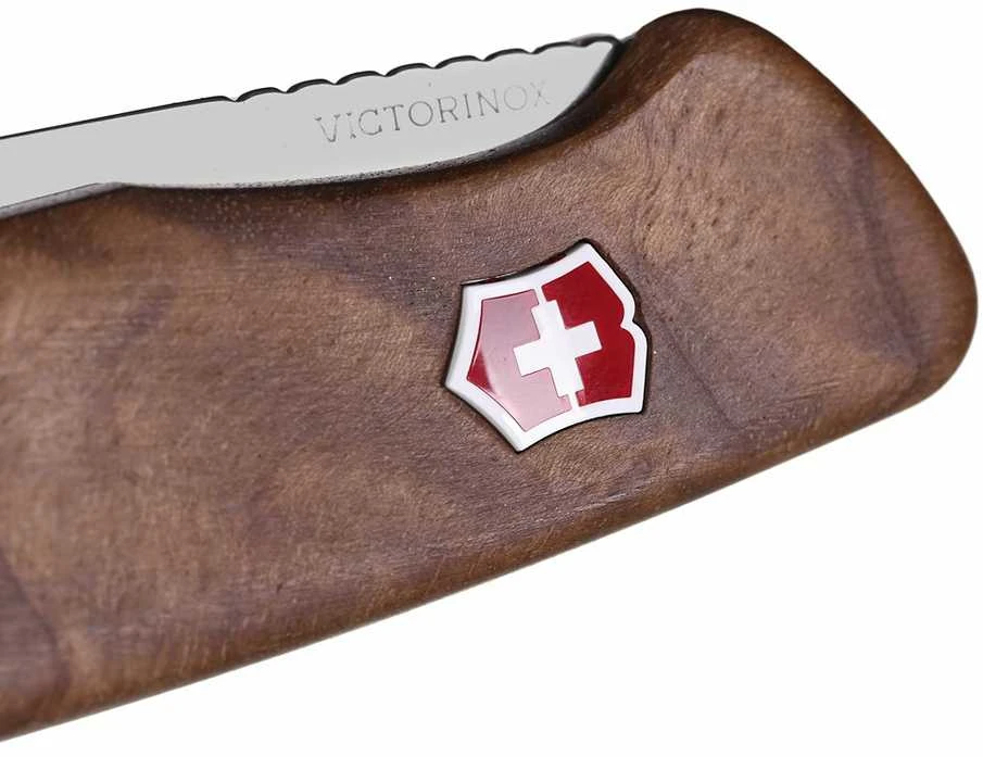 Šveicarija Victorinox Ranger 55 Wood kišeninis peilis su riešutmedžio kriaunomis