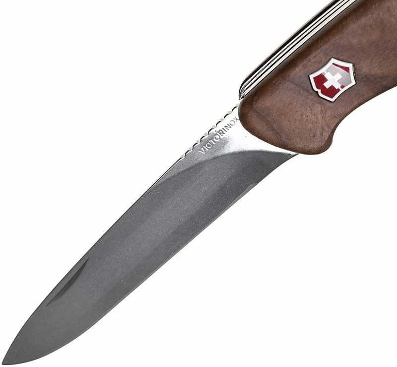 Šveicarija Victorinox Ranger 55 Wood kišeninis peilis su riešutmedžio kriaunomis