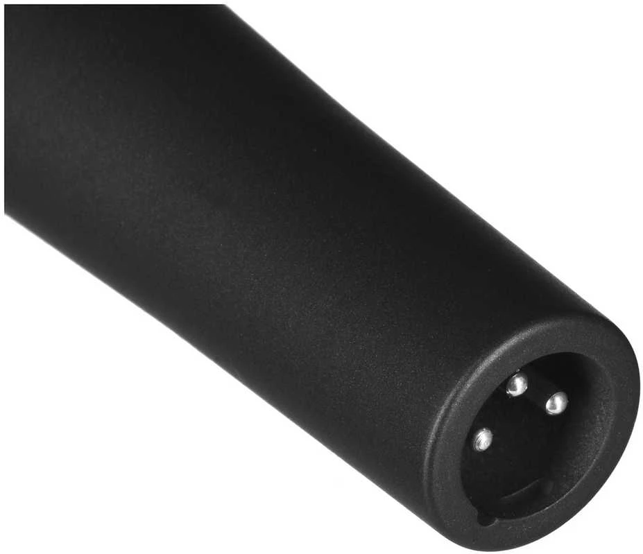 „Shure SM57-lce“ – dinaminis, kardioidinis, instrumentinis, įgarsintas mikrofonas.