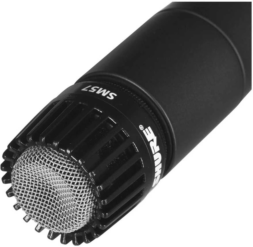 „Shure SM57-lce“ – dinaminis, kardioidinis, instrumentinis, įgarsintas mikrofonas.