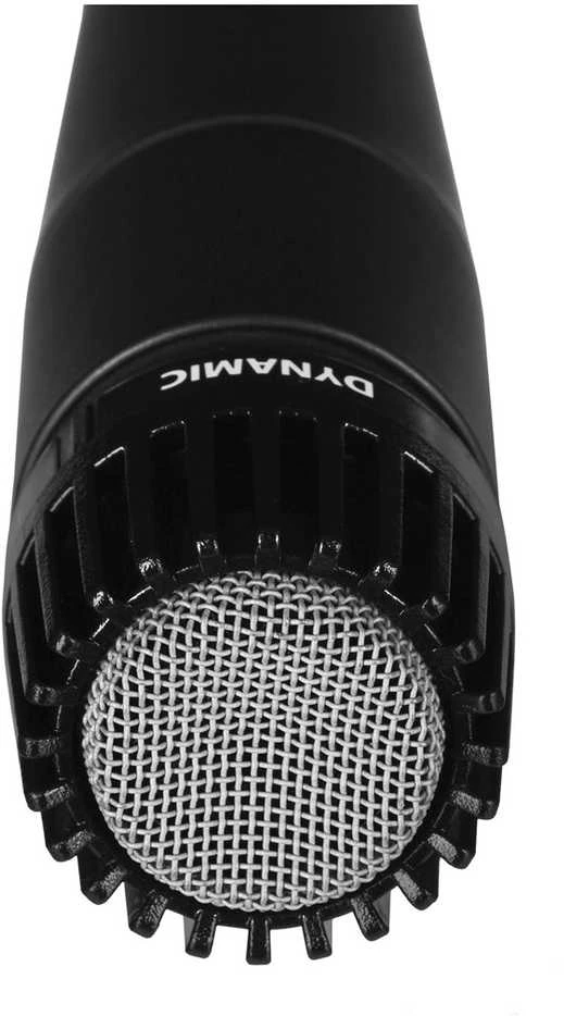 „Shure SM57-lce“ – dinaminis, kardioidinis, instrumentinis, įgarsintas mikrofonas.