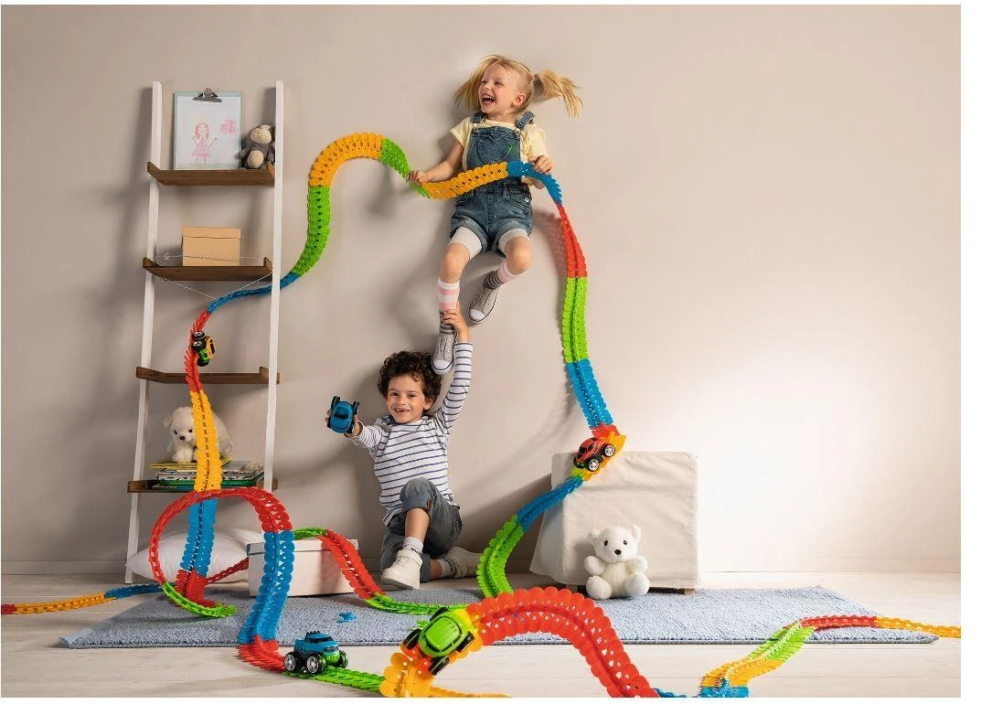 „Smoby Flextreme“ automobilis su šviesa į trasą