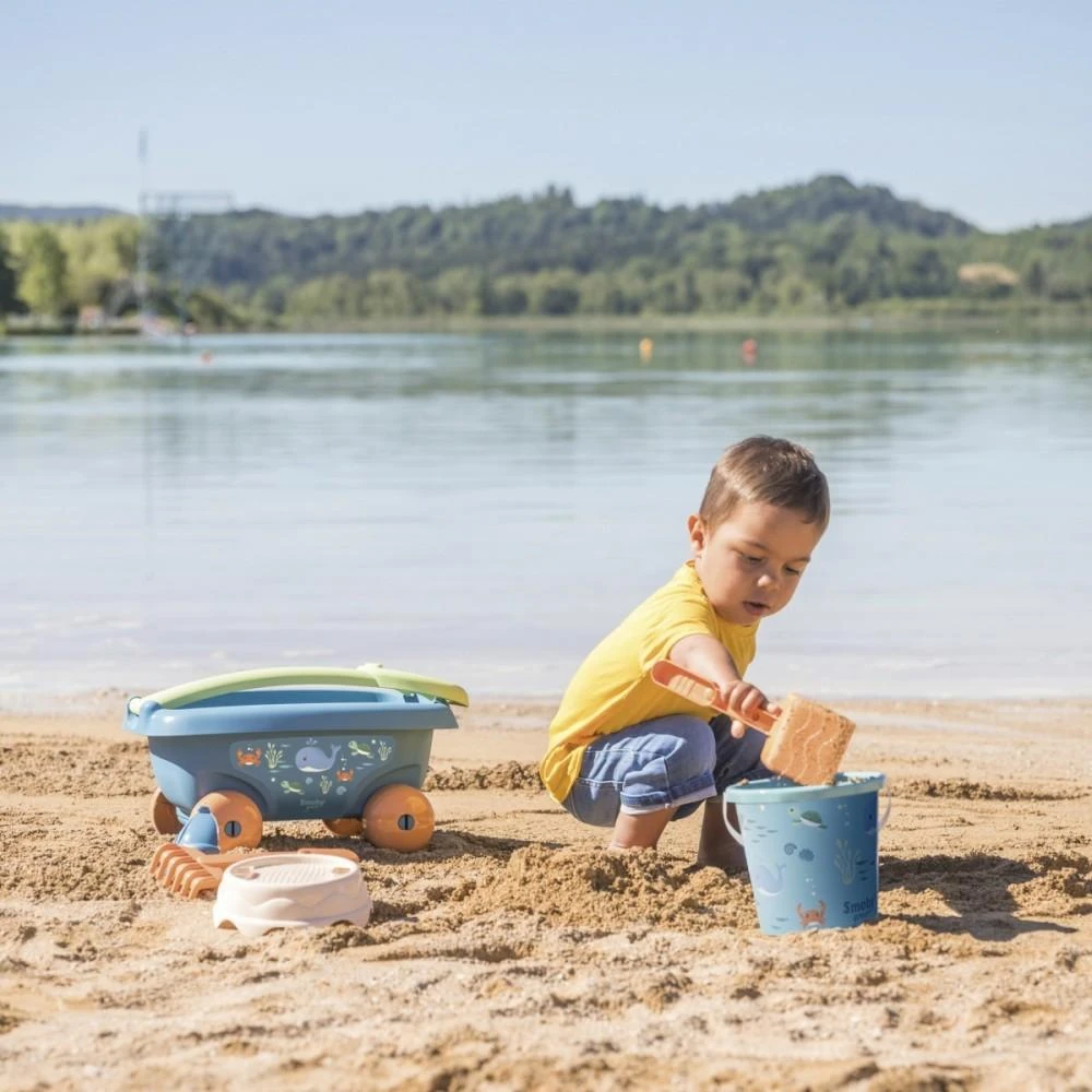„Smoby“ vežimėlis su kibire ir bioplastikų smėlio aksesuarais
