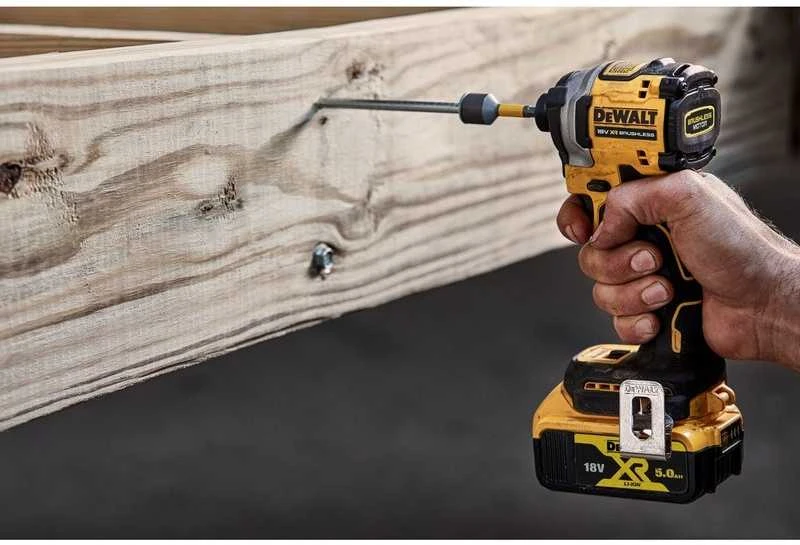 Akumuliatorinis smūginis suktuvas DEWALT 18V DCF850N-XJ be akumuliatoriaus ir kroviklio