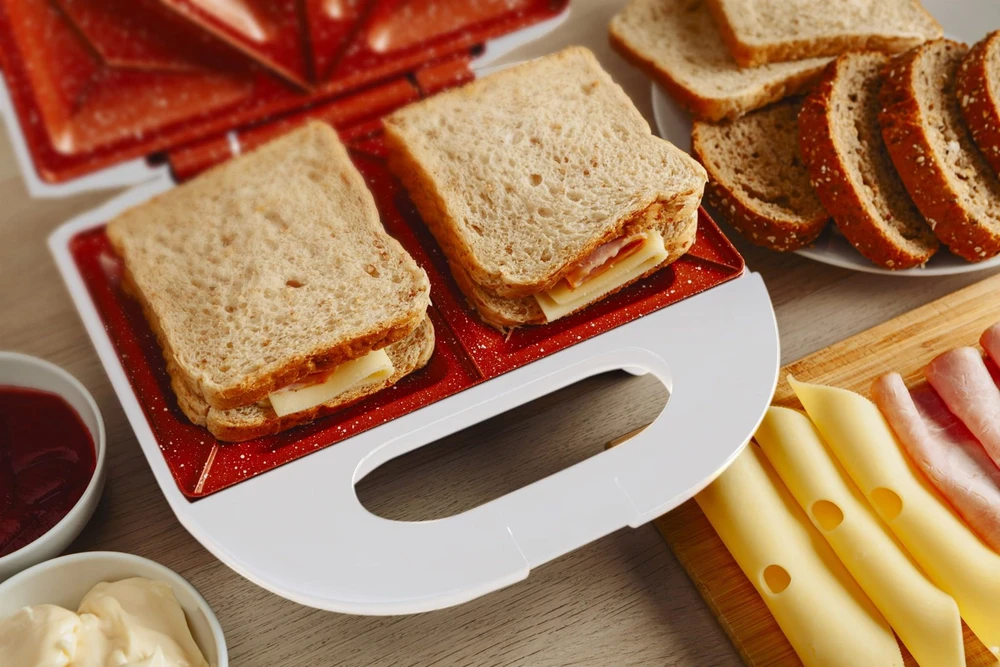 Sumuštinių keptuvas ELDOM SANDWICH MAKER ST11B RUDDY