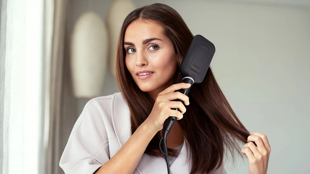 Philips „StyleCare Essential“ Šildomas tiesinimo šepetys BHH880/00