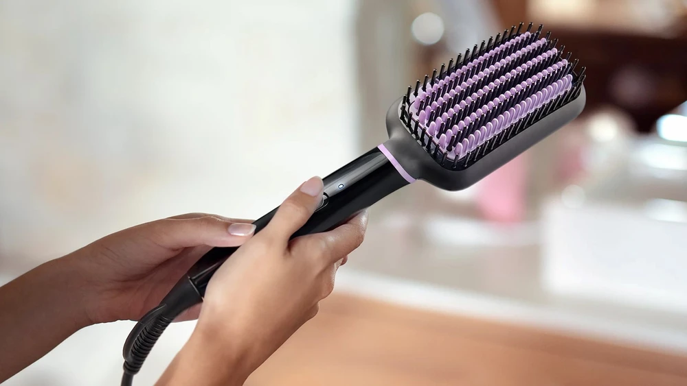 Philips „StyleCare Essential“ Šildomas tiesinimo šepetys BHH880/00
