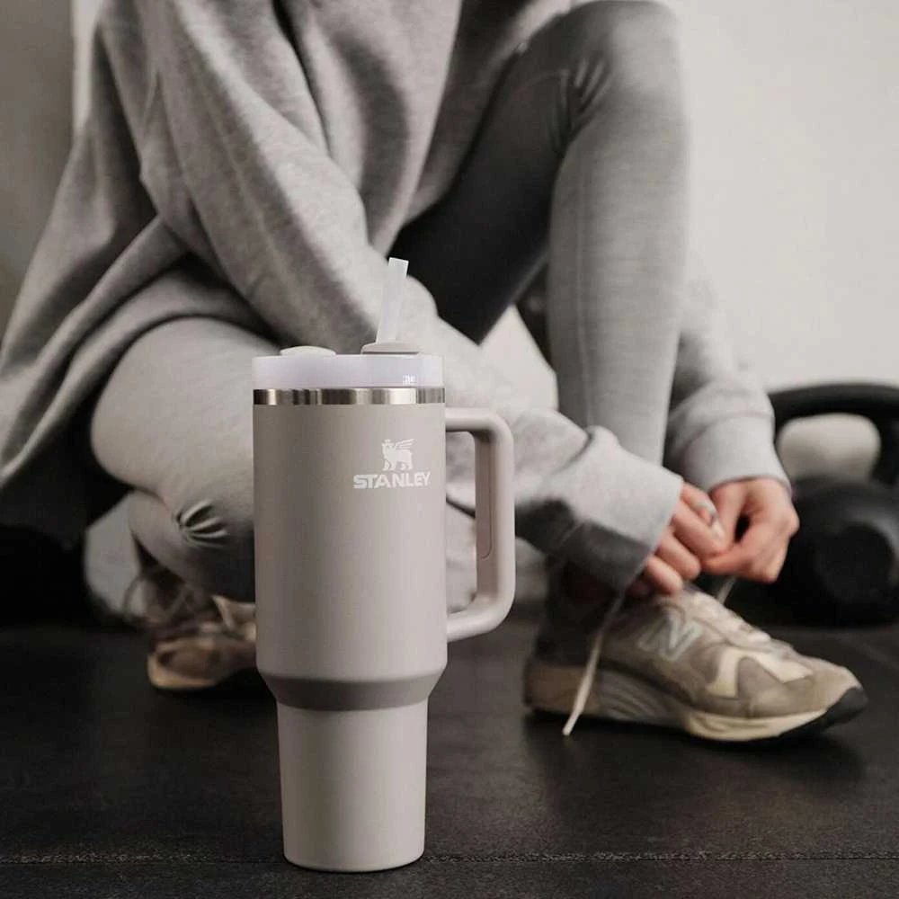 Gertuvė Stanley Quencher H2.O FlowState Tumbler 1.2L - pelenų spalvos
