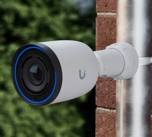 „UBIQUITI G6“ KURKINĖ VISŲ ORŲ 4K POE KAMERA SU 1/1,8 COLIO 8 MP VAIZDO JUTIKLIU, DAUGIAFUNKCINIU DIRBINIO INTELEKTRONINIU VARIKLIU IR TOLINO NUOTOLIO IR NAKTINIS MATYMAS