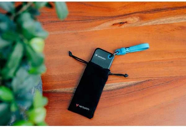 Kietasis diskas Verbatim diskas SSD 1TB - raktų pakabukas su laidu USB 3.2 gen.2 juodos ir mėlynos spalvos 32191