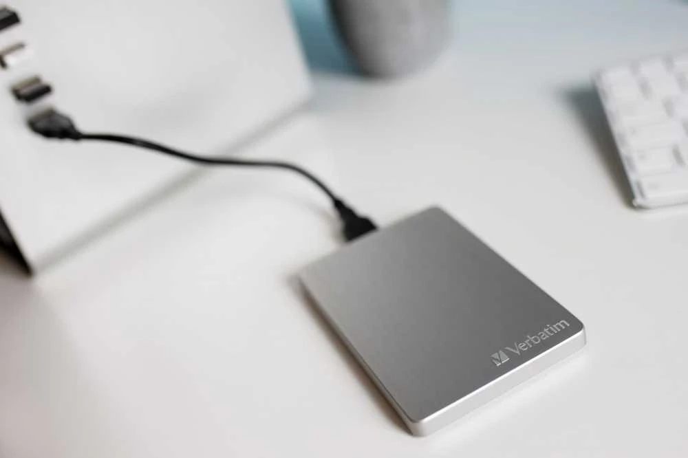 Kietasis diskas Verbatim Store 'n' Go ALU Slim 1TB Sidabrinis – išorinis standusis diskas, USB 3.0 Micro-B