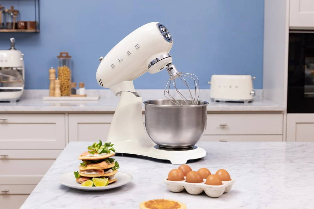 Smeg SMF05CREU mixer Stand mixer 1000 W Kreminis