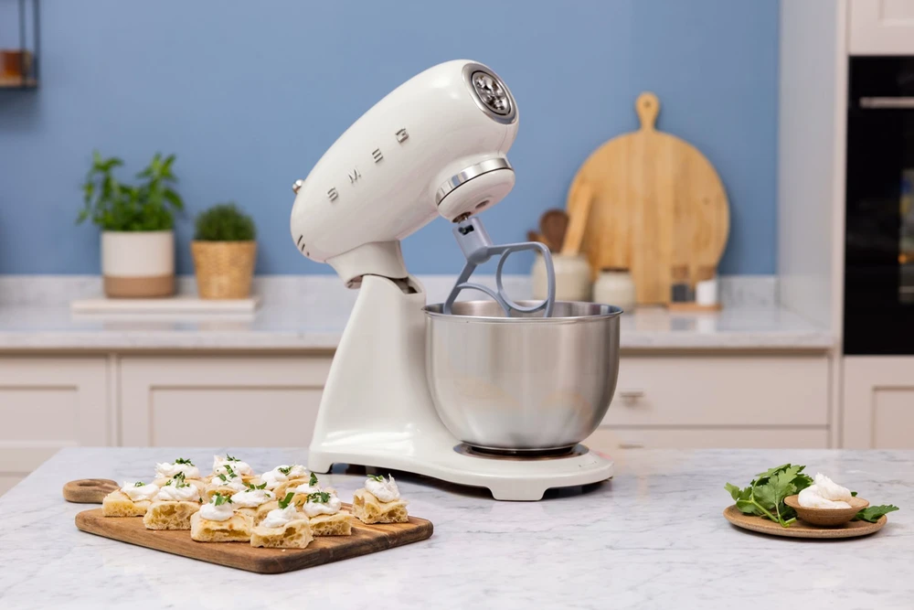 Smeg SMF05CREU mixer Stand mixer 1000 W Kreminis