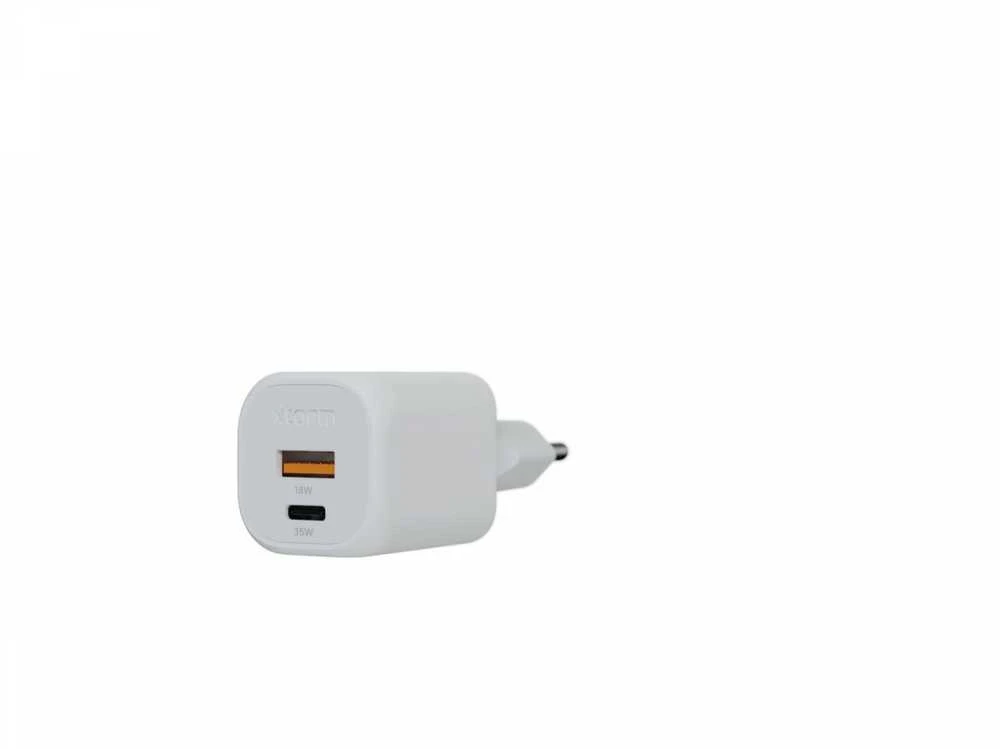 „Xtorm“ – 35 W „GaN2 Ultra“ namų įkroviklis, USB-C PD/USB-A, baltas