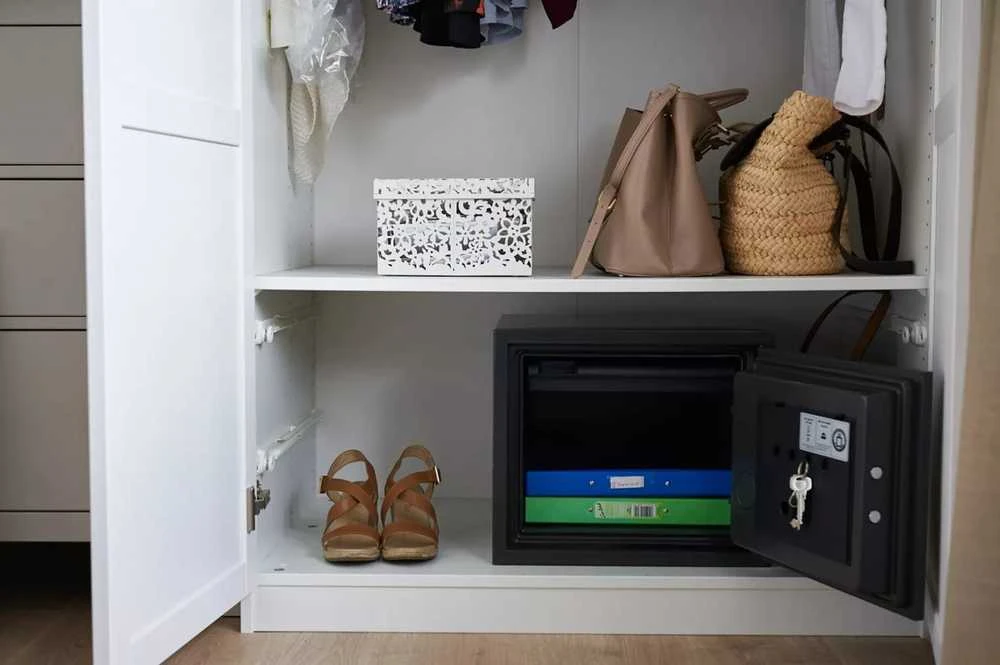 Yale Home YFM ugniai atsparus namų seifas L