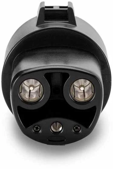 Tesla adapteris