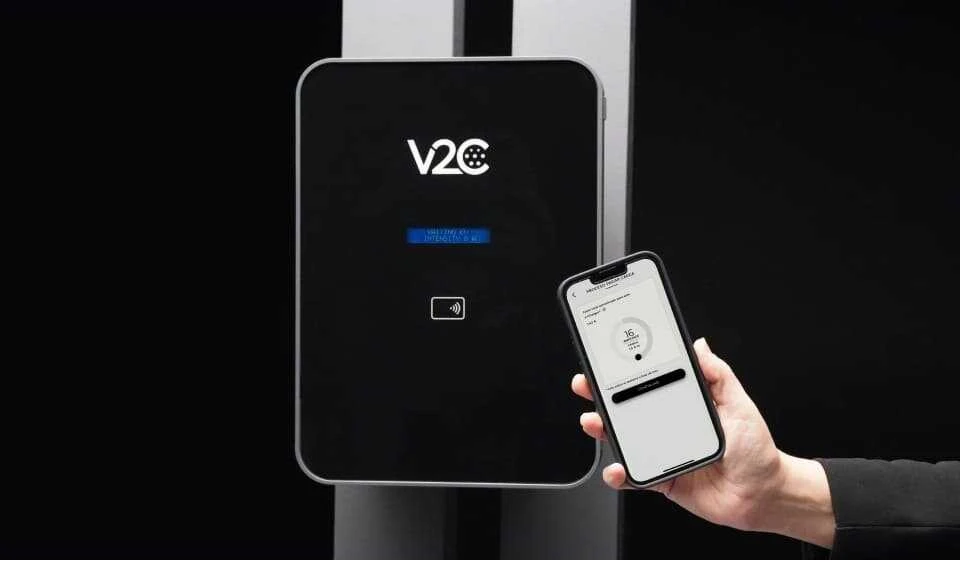 V2C Trydan PRO versijakrovimo stotelė 22kW su ekranu, 3 fazių, Type 2 spiralinis kabelis (5m), dinaminis balansavimas