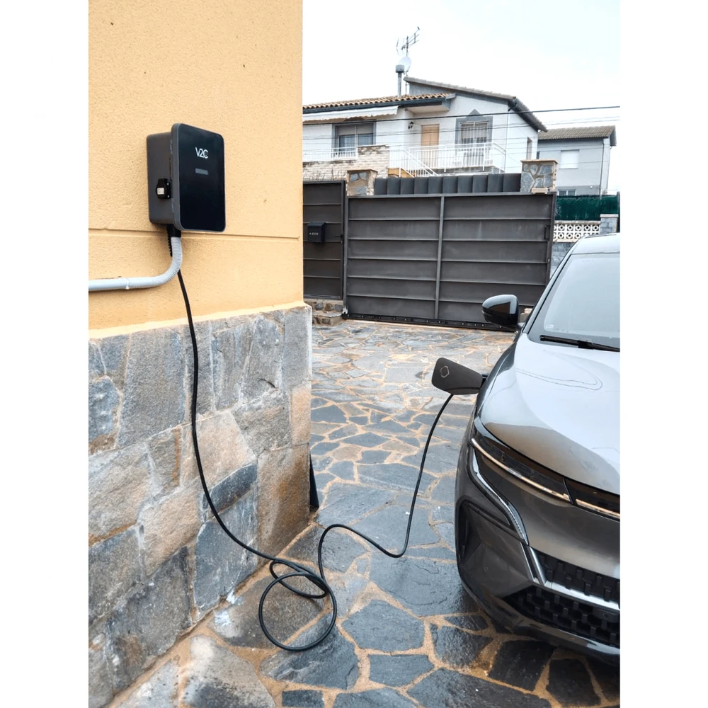 V2C Trydan PRO versijakrovimo stotelė 22kW su ekranu, 3 fazių, Type 2 kabelis (5m), dinaminis balansavimas