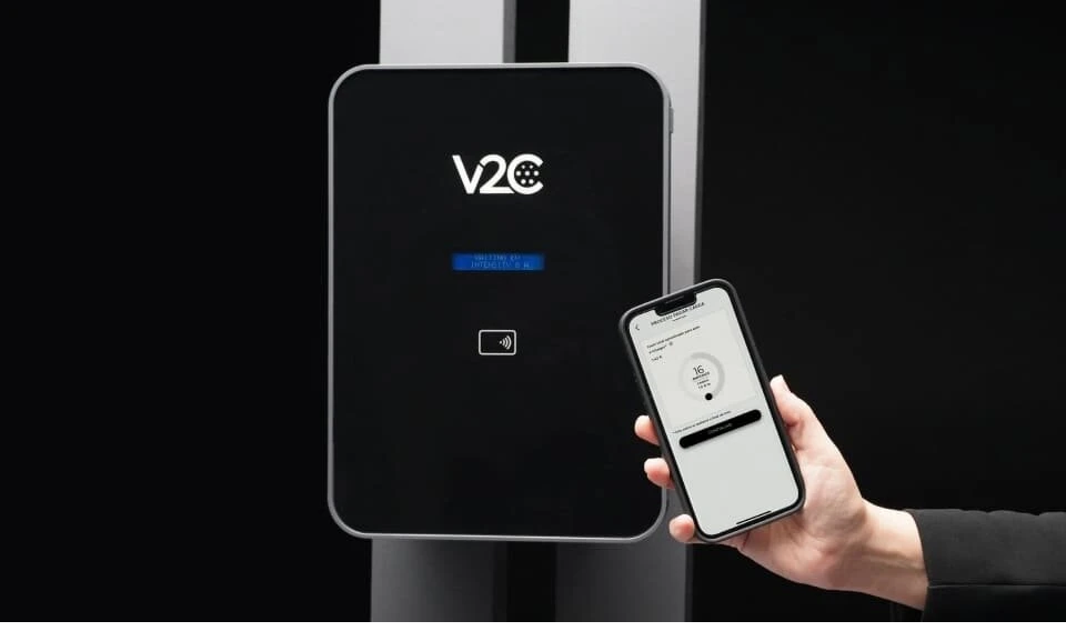 V2C Trydan PRO versijakrovimo stotelė 22kW su ekranu, 3 fazių, Type 2 spiralinis kabelis (5m), dinaminis balansavimas