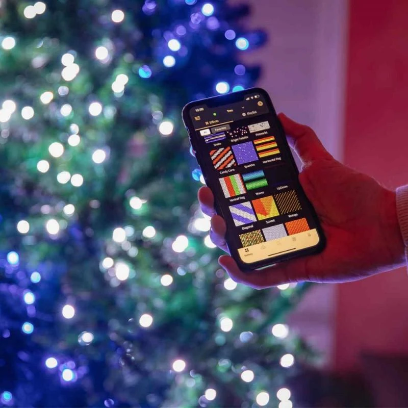 Kalėdinė išmanioji lempučių girlianda Twinkly Strings 250 LED RGB, daugiaspalvės