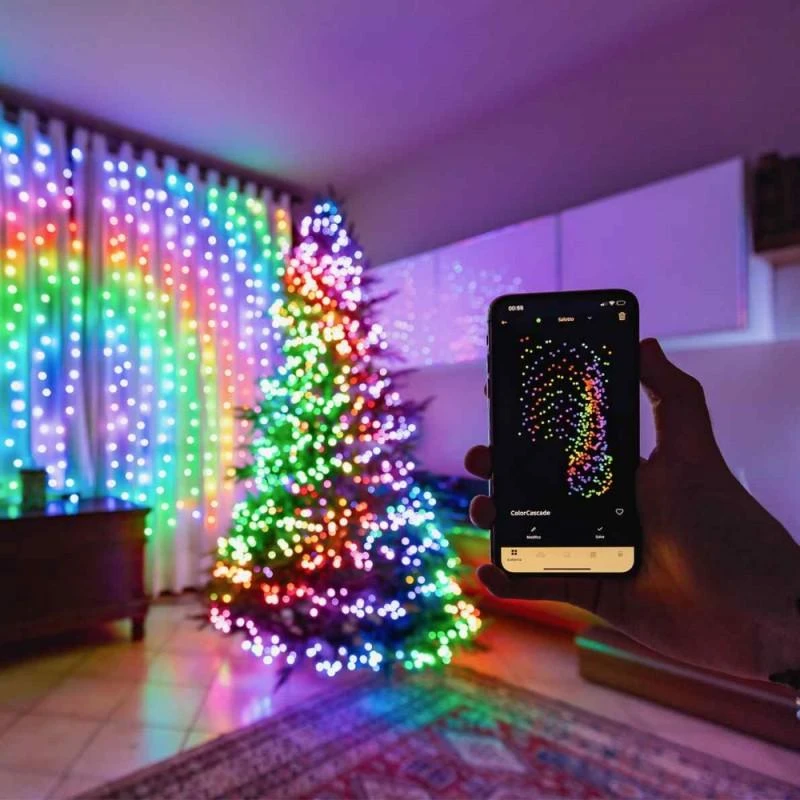 Kalėdinė išmanioji lempučių girlianda Twinkly Strings 250 LED RGB, daugiaspalvės