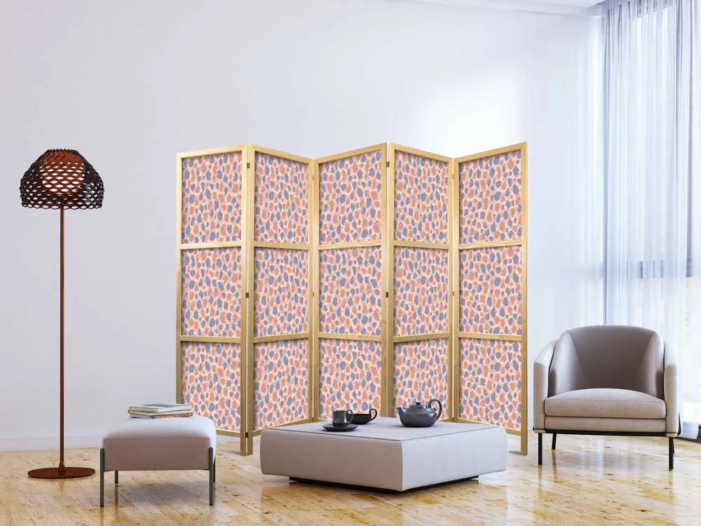 Artgeist Japoniška kambario pertvara - Giraffe Pattern - Colorful Animal Pattern in Mėlyna-Rožinė Spots.