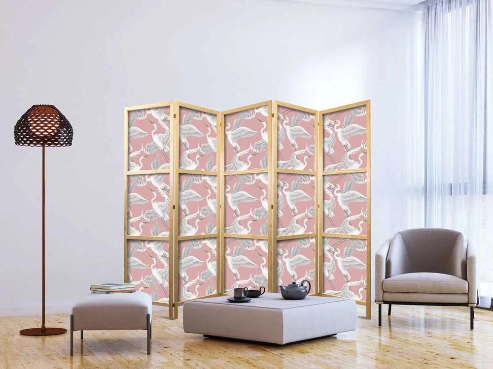 Artgeist Japoniška kambario pertvara - Pastel birds - a delicate pattern of baltas and pilkas herons on a light pink background