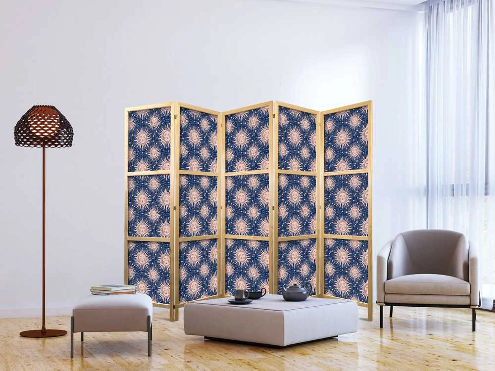 Artgeist Japoniška kambario pertvara - Sunny Patterns - Repeating Sun Motif on a Navy Background