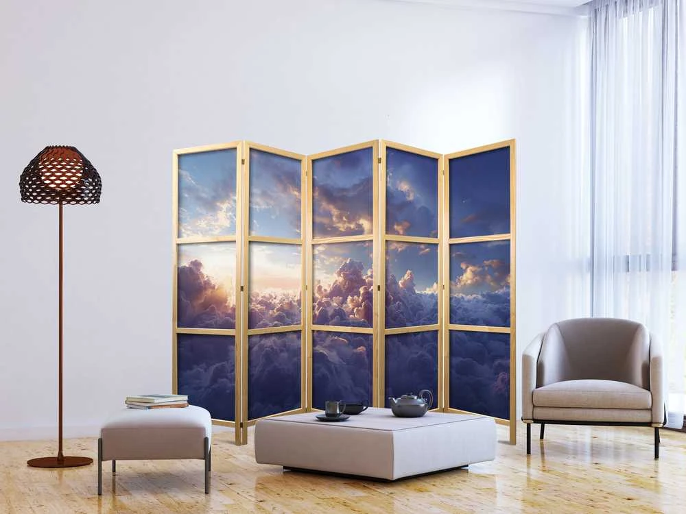 Artgeist Japoniška kambario pertvara - The Sun in Hiding: The Golden Face of the Sky Over a Cloudy Sea