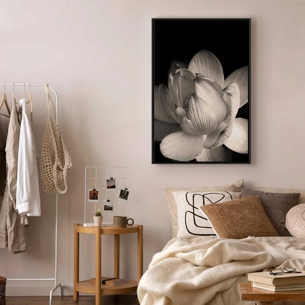 Artgeist Paveikslas - Delicacy of Petals in Nature (1-part) - Flower in Juodas and Baltas