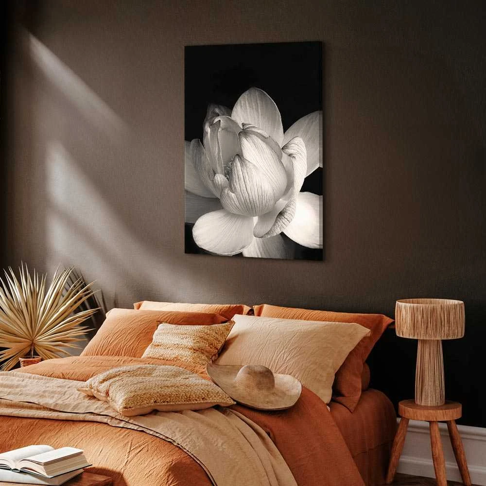 Artgeist Paveikslas - Delicacy of Petals in Nature (1-part) - Flower in Juodas and Baltas